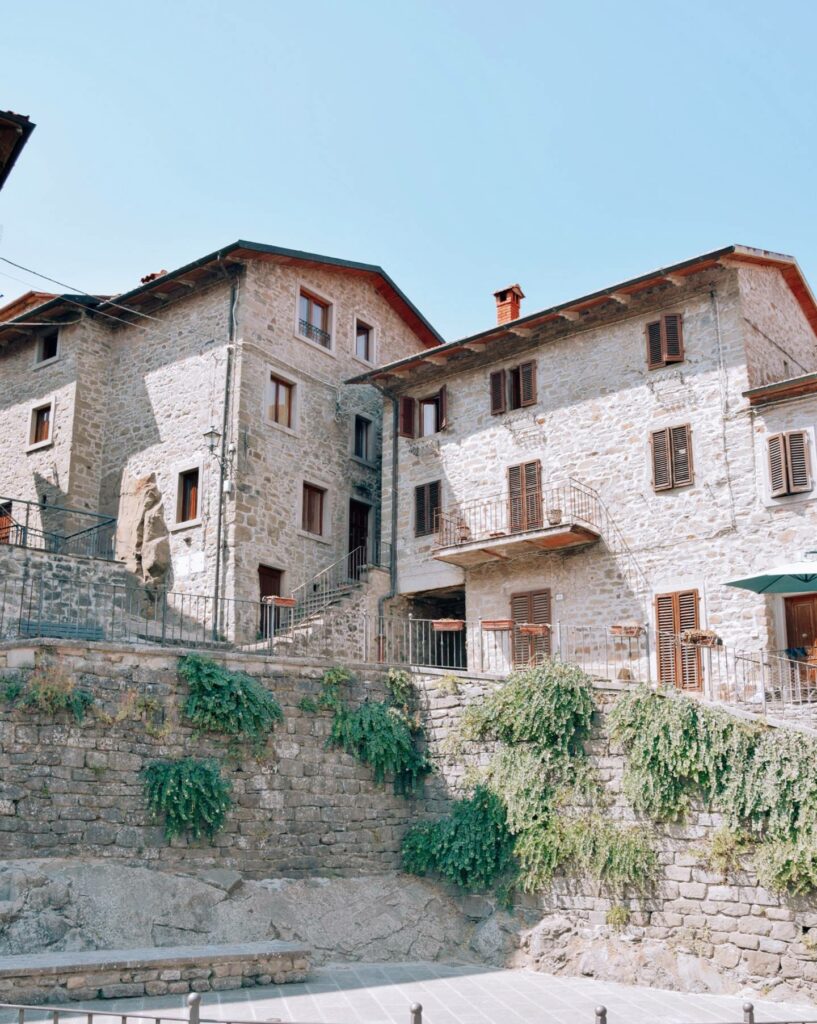 Raggiolo, cosa vedere e cosa fare in questo antico nel Casentino