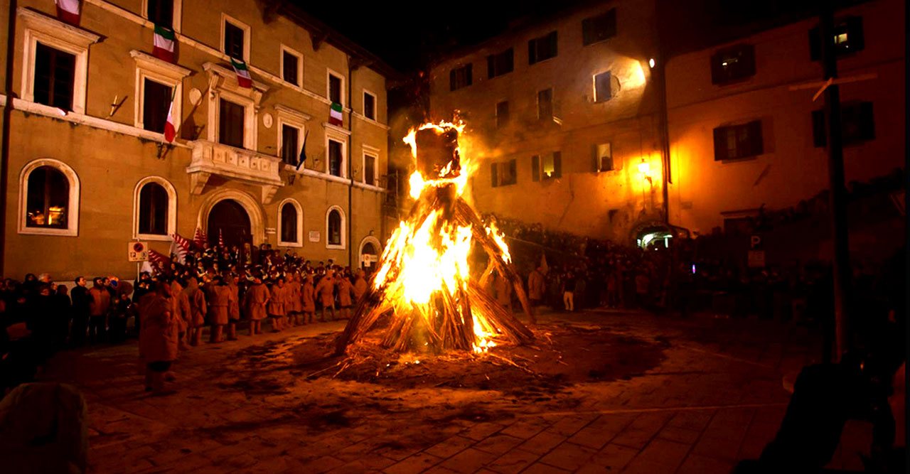 Torciata di San Giuseppe 2025 a Pitigliano Toscana